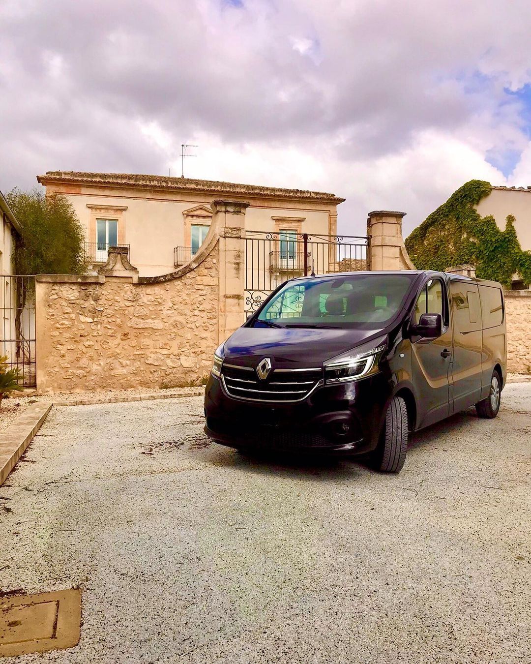 ECS ITALIA, Rental and car rental with driver (NCC). CAR AVAILABLE, AIRPORT TRANSFERS, PRIVATE AND CORPORATE EVENTS, WEDDING SERVICES, HOSPITALITY, IP SERVICES, SERVICES FOR DISABLED PEOPLE, TOUR IN SICILIA. 